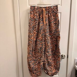 NEW WITHOUT TAGS Free People Movement Joggers; Size Medium